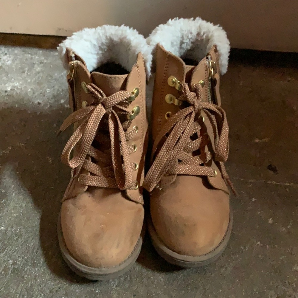 Girls brown lace up boots